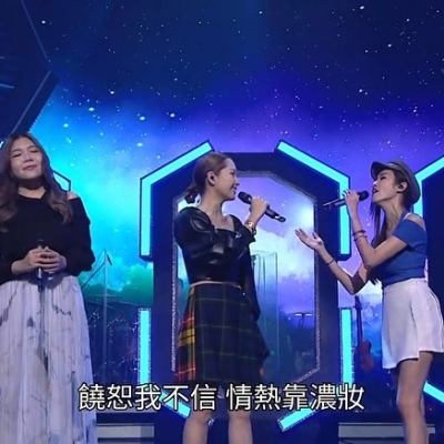 學生於勁歌金曲與關心妍合唱 學生於勁歌金曲與關心妍合唱